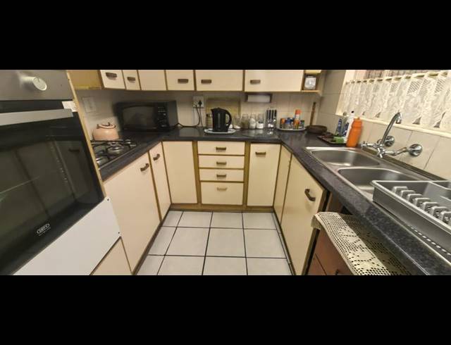 2 BEDROOM TOWNHOUSE FOR SALE IN LINDHAVEN